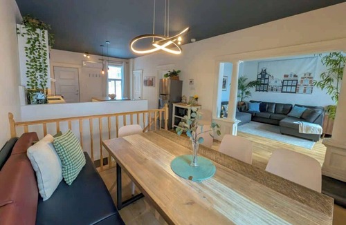Vieux-Limoilou Apartment | Urban & practical 7 people 2BR AC 2 Parking