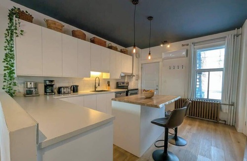 Vieux-Limoilou Apartment | Urban & practical 7 people 2BR AC 2 Parking