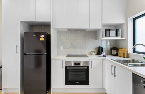 Otahuhu Apartment | Urban Pulse Townhouse with parking