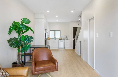 Otahuhu Apartment | Urban Pulse Townhouse with parking