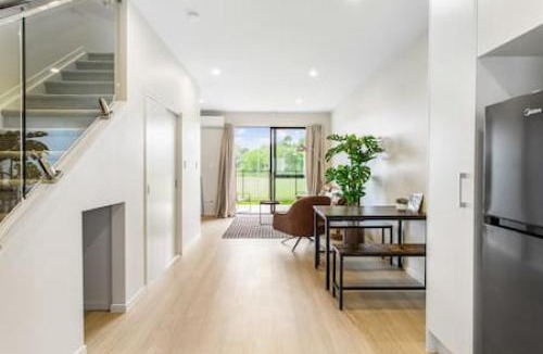 Otahuhu Apartment | Urban Pulse Townhouse with parking
