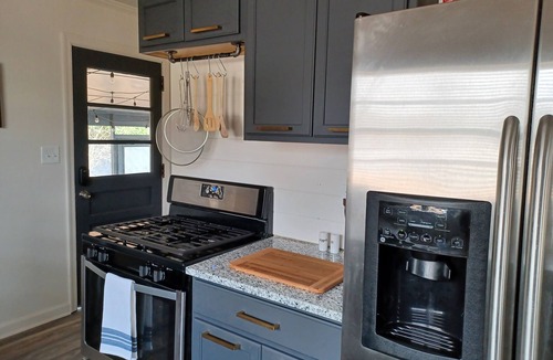 Smyrna House | Urban Ranch, at the Treasure House . 8 bed 3 bath 2 kitchen + basement suite
