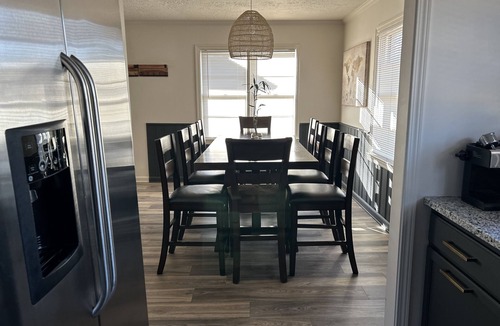 Smyrna House | Urban Ranch, at the Treasure House . 8 bed 3 bath 2 kitchen + basement suite