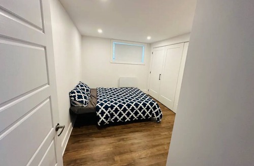 Saint-Hubert House | Urban Retreat - 3 Beds| 6 Guests| Free Parking