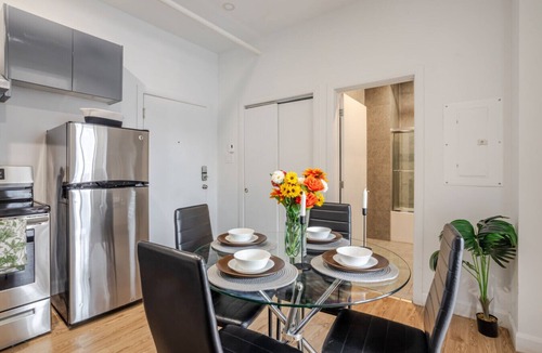 Downtown Montreal Apartment | Urban Retreat – Chic Bishop Stay with a View