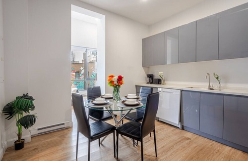 Downtown Montreal Apartment | Urban Retreat – Chic Bishop Stay with a View