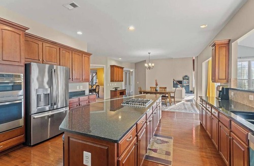 Brambleton House | Urban Retreat Luxurious and Spacious home 6BR/Movie Theatre/Gym