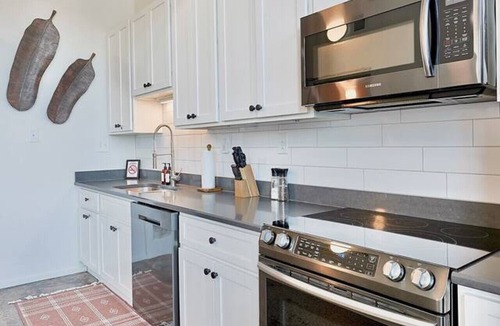 Old City Condo | Urban Retreat w/Downtown Views