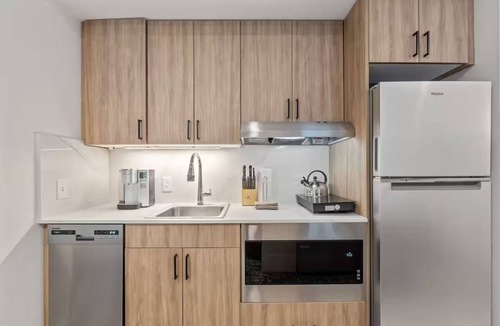 Main - Military Plaza Hotel | Urban Retreat w/Kitchen & Washer—Explore San Antonio Downtown