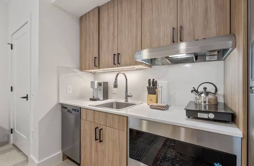 Main - Military Plaza Hotel | Urban Retreat w/Kitchen & Washer—Explore San Antonio Downtown
