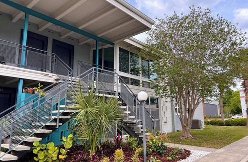 Winter Park Condo | Urban Retreat w/Sunroom, Office, & Lakeside Pool