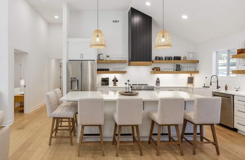 Gallatin House | Urban Rustic Lakeside Retreat with Dock, Sleeps 20