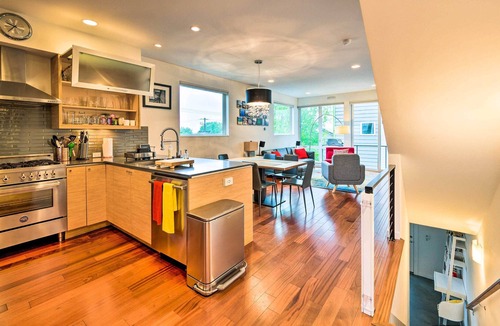 Minor House | Urban Seattle Retreat w/ Rooftop Deck & Views