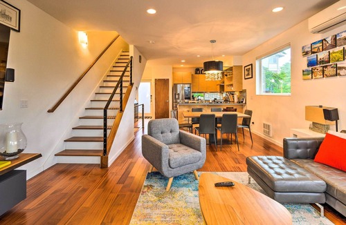 Minor House | Urban Seattle Retreat w/ Rooftop Deck & Views