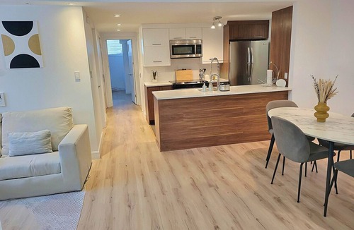 Cote-Des-Neiges—Notre-Dame-De-Grace Apartment | Urban Serenity NDG
