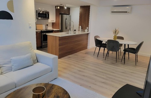 Cote-Des-Neiges—Notre-Dame-De-Grace Apartment | Urban Serenity NDG