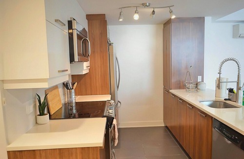 Cote-Des-Neiges—Notre-Dame-De-Grace Apartment | Urban Serenity NDG