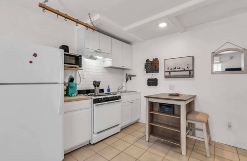 Rincon Heights Apartment | Urban Studio | Walk to UofA & 4th Ave