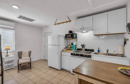 Rincon Heights Apartment | Urban Studio | Walk to UofA & 4th Ave