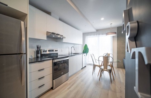 Pointe-de-Sainte-Foy Apartment | Urban Studio with Private Balcony and Gym