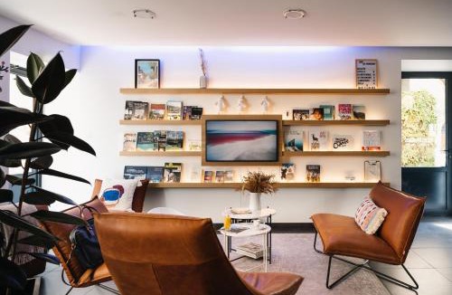 Villefranche-de-Rouergue Hotel | Urban Style HOTEL LES FLEURINES