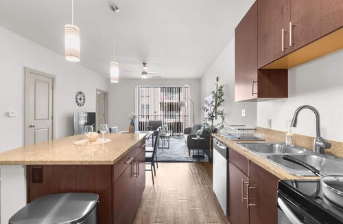Central City Apartment | Urban Stylish 1BR 52 : Way to unwind and relax