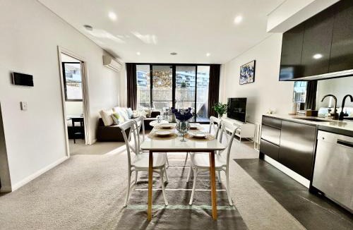 Wentworth Point Apartment | Urban Surf Garden Hideaway