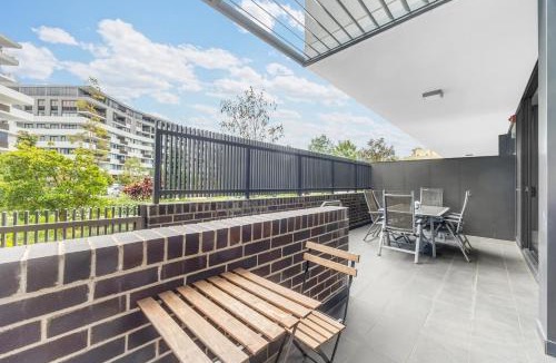 Wentworth Point Apartment | Urban Surf Garden Hideaway