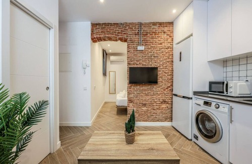 Bellas Vistas Apartment | Urban Tranquility in Madrid - Ideal for Couples