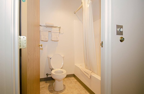 Urbana Hotel | Urbana Inn & Suites