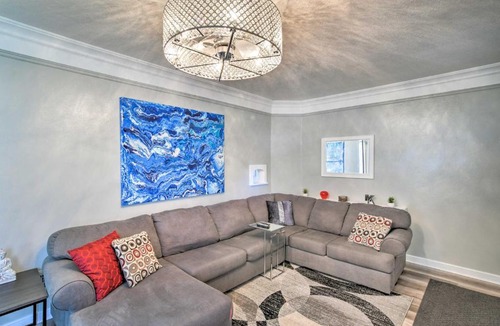 Urbandale House | Urbandale Oasis Game Room, Patio, Grill and More!