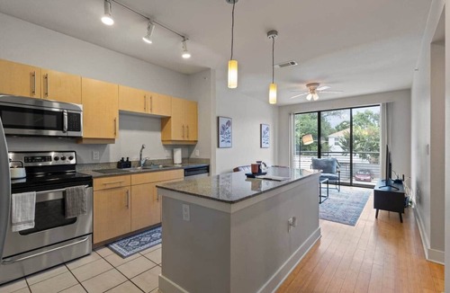 Oak Lawn House | UrbanNest | 2BR Prime Location | 8 mins to AAC