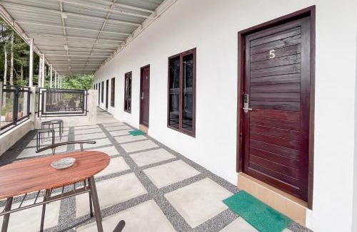 Lawe-lawe House | Urbanview Hotel Syariah Nawasena Guest House IKN by RedDoorz