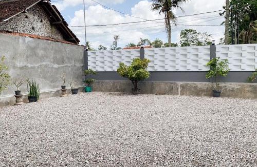 Ngaglik House | Urbanview Hotel The Corner Pandowo