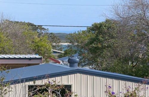 Currarong House | Urchins - funky comfort and style