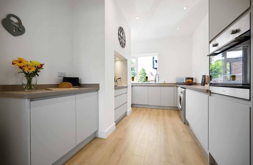 Flixton Apartment | Urmston First - 3 Bed Apartment