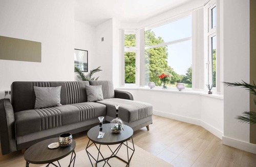 Flixton Apartment | Urmston First - 3 Bed Apartment