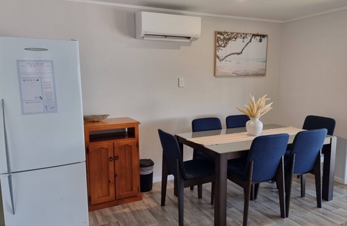 Whangarei Heads Cottage | Urquharts Bay Whangarei Heads Prime Location Beachfront