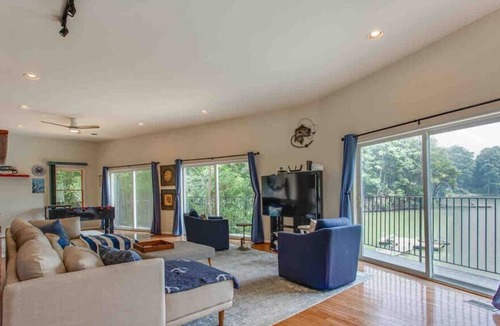 Chesapeake Ranch Estates-Drum Point House | Spacious Lakefront Cottage w/ Private Pier