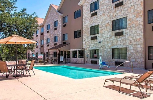 Round Rock Hotel | 2-Star Hotel ∙ Comfort Suites Round Rock - Austin North I-35