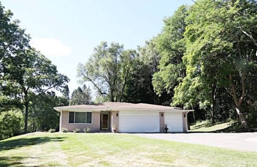 Drayton Plains House | Pine Knob Pink House