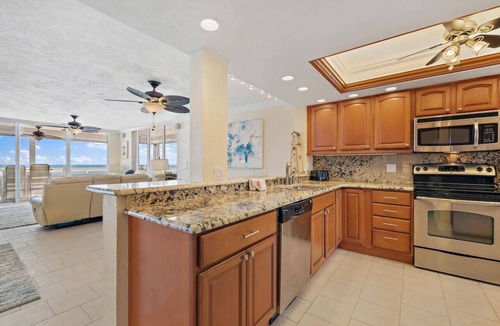 Redington Beach Apartment | Redington Towers 3F|2BD|2BA| Beachfront