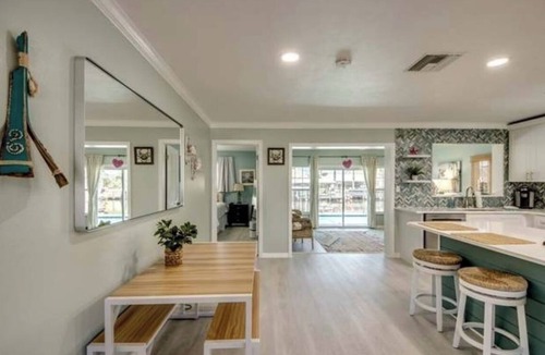 Burnt Store House | Entire home in Matlacha Isles-Matlacha, Floridan4 guests 2 bedrooms 3 beds