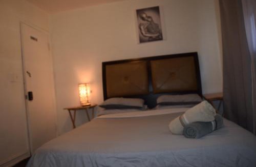 Golden Glades Hostel | Miami Drip Star Life Hostel