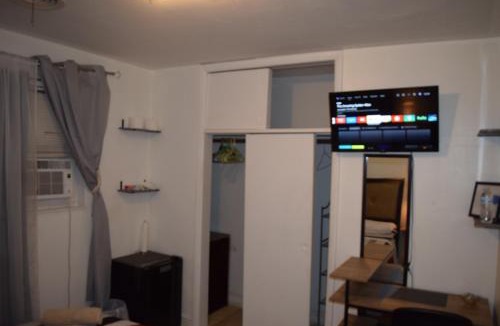 Golden Glades Hostel | Miami Drip Star Life Hostel