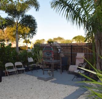 Golden Glades Hostel | Drip Star Life Hostel Miami