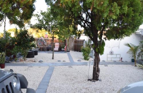 Golden Glades Hostel | Drip Star Life Hostel Miami