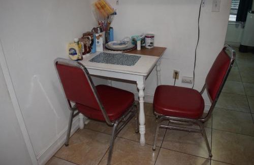 Golden Glades Hostel | Drip Star Life Hostel Miami