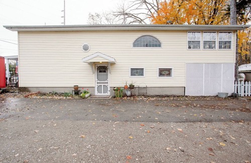 Harbert Apartment | Cozy Chalet by Lake MI&Dunes with Fire Pit