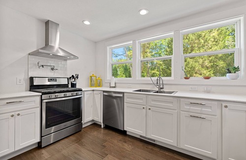 Shorewood-Tower Hills-Harbert House | Sawyer Retreat/3 bdrm/3 ba, heated pool, fire pit, 5 min drive to beach